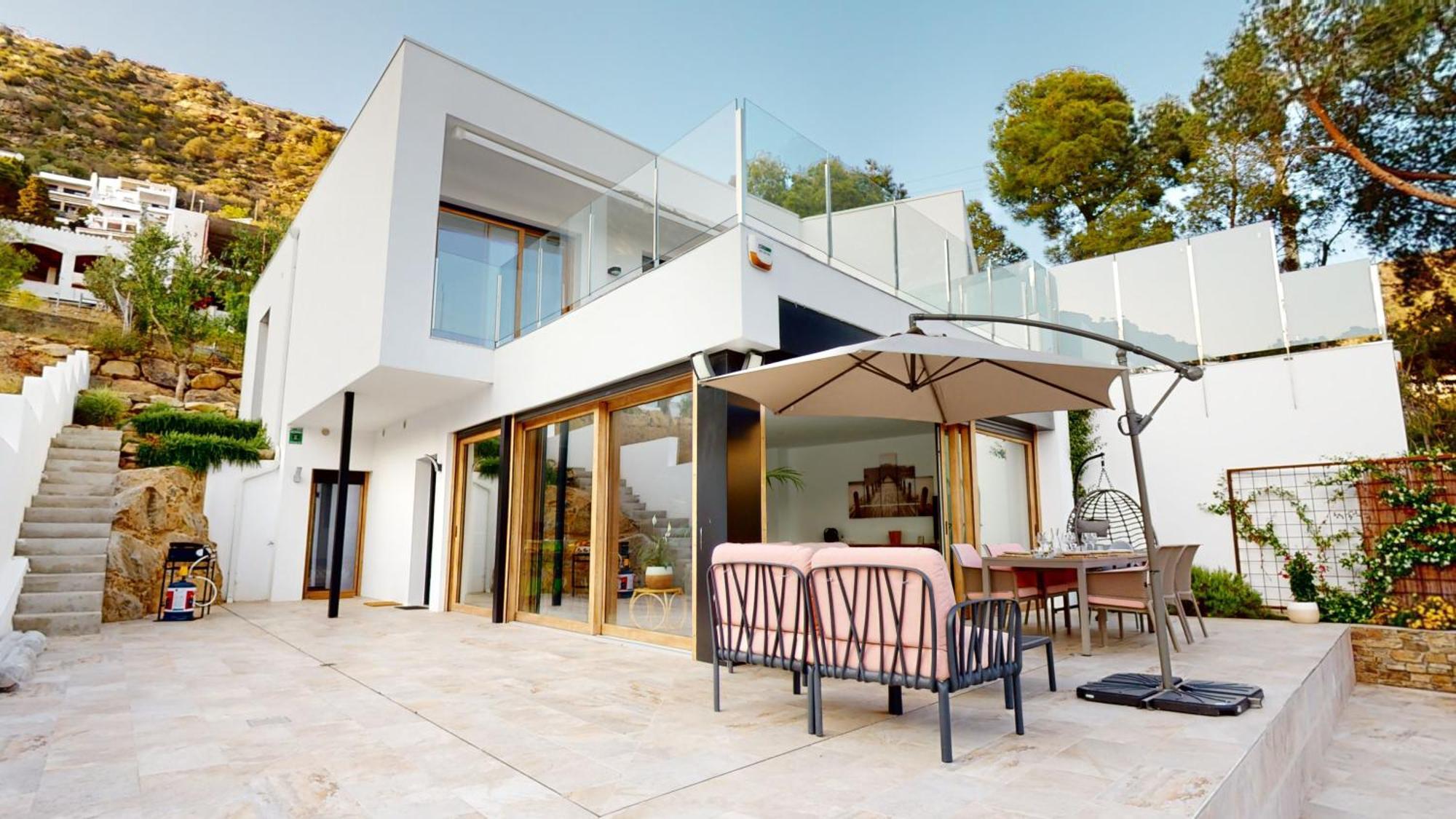 Maison, Piscine, Plage, Commerce Restaurant *